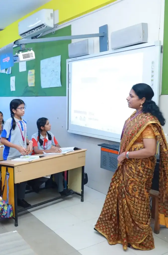 Teacher 1536x1024 1 1